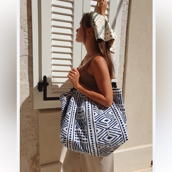 Antik Kraft Handbags - ANTIK KRAFT Blue & White Tote/Bag.